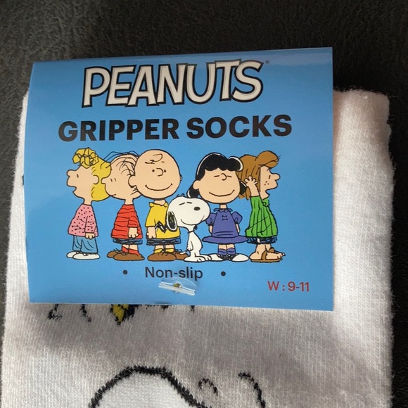 3/$25⚜️Peanuts Snoopy White and Yellow Gripper Socks! - Picture 2 of 4
